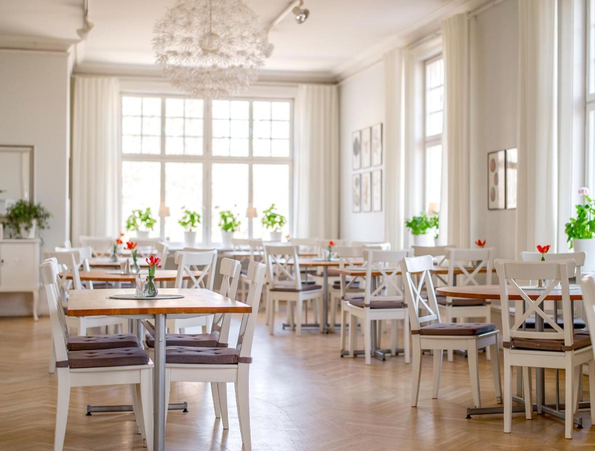 Wij Traedgardar Hotel Ockelbo Bagian luar foto