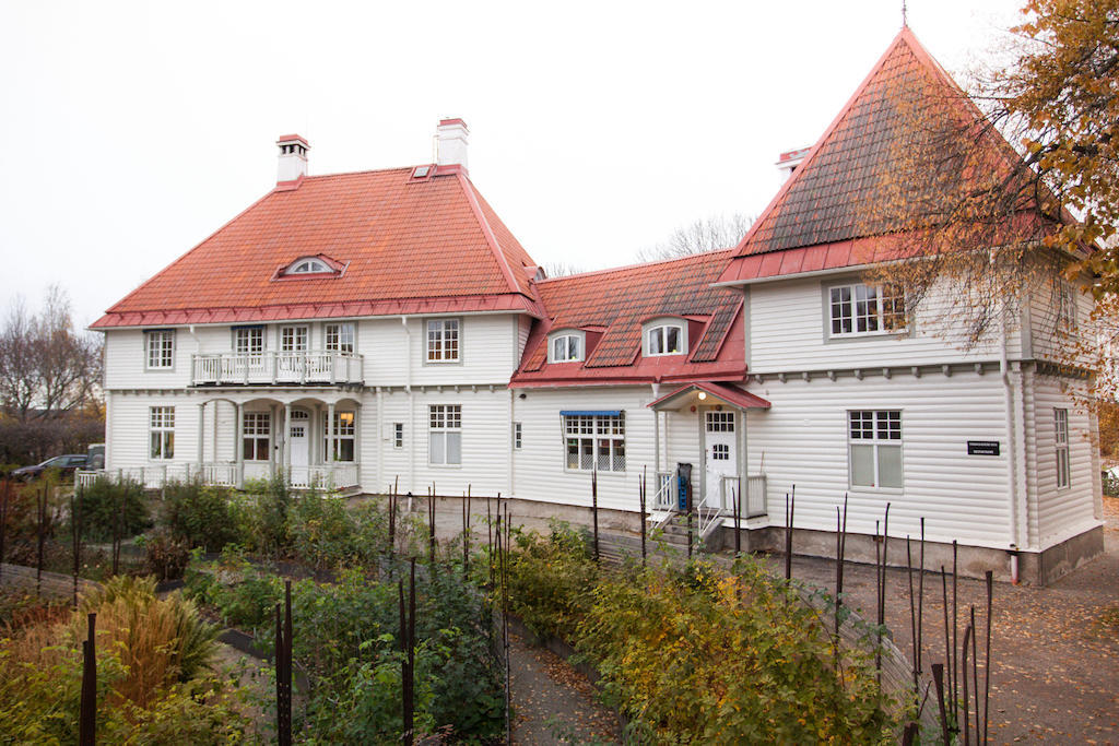 Wij Traedgardar Hotel Ockelbo Bagian luar foto