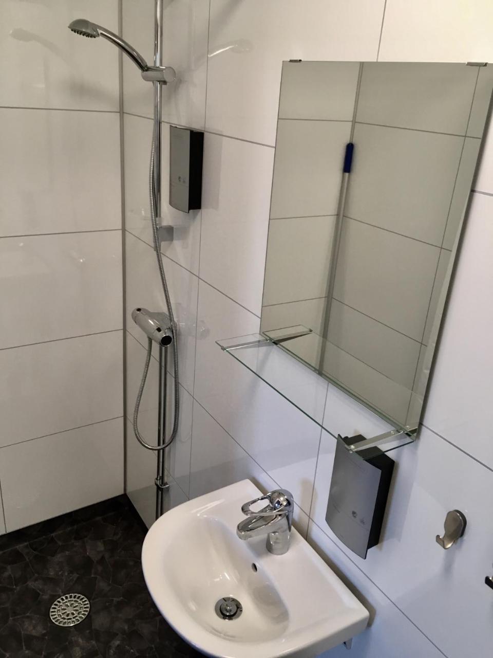 Wij Traedgardar Hotel Ockelbo Bagian luar foto